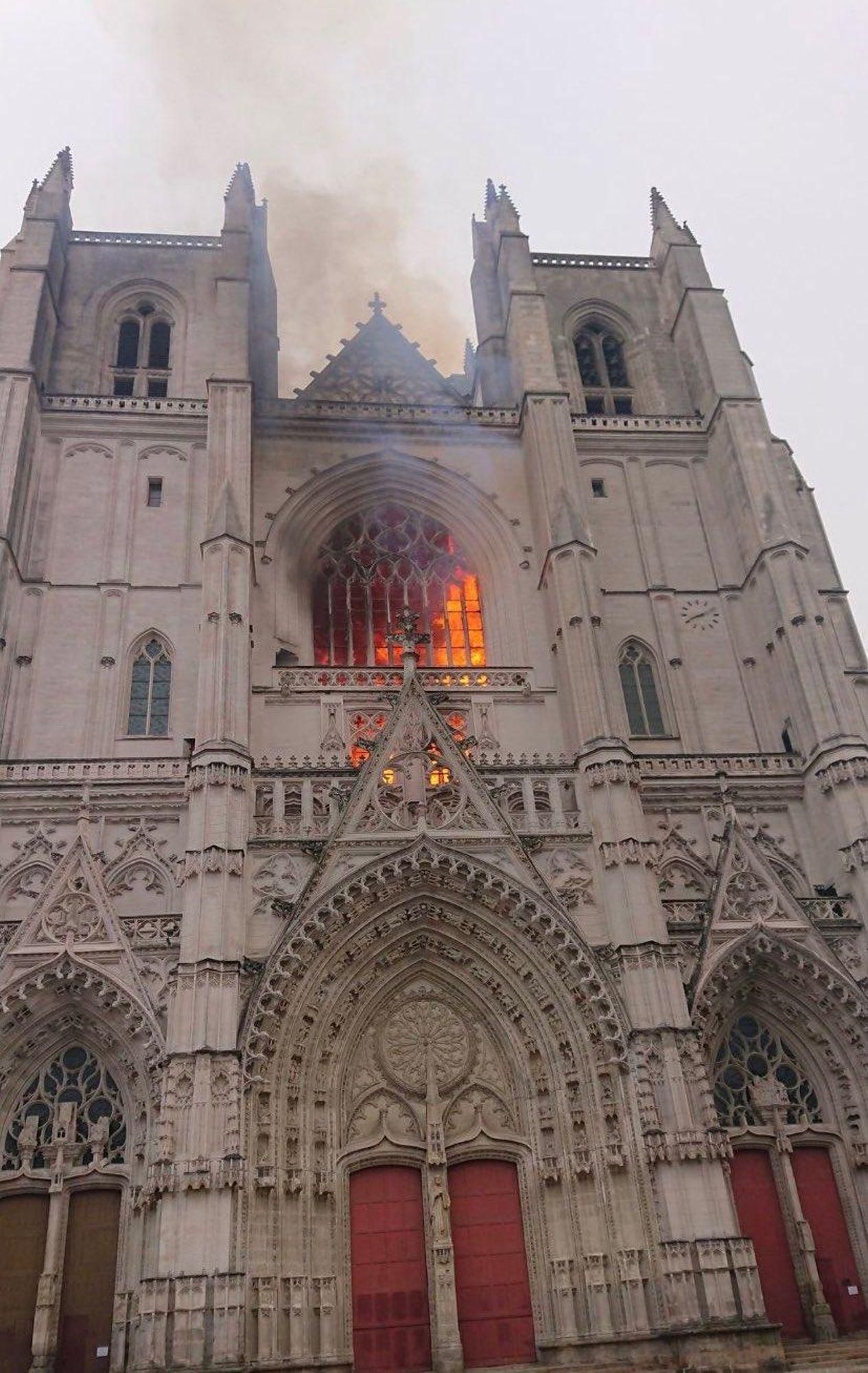 Grossbrand Kathedrale Nantes